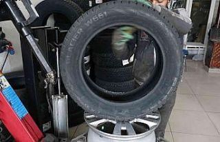 Erciş’teki oto lastikçilerde 1 Aralık yoğunluğu