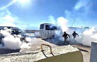 Erzincan özel harekât polisinden nefes kesen tatbikat