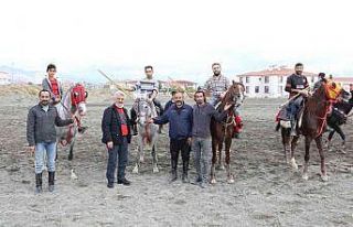 Erzincan’da ata sporu cirit yaşatılıyor