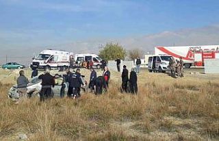Erzincan’da otomobil şarampole uçtu: 2’si ağır...