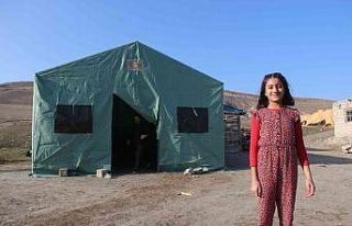 Erzurum’da deprem bölgesinde hayvanlar için çadırlar...