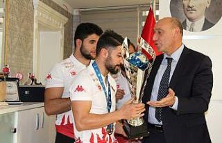 Erzurumlu Milli kick boksçular GSİM’ye ziyaret