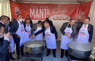 Esenler Belediyesi 20 bin kişiye mantı dağıttı