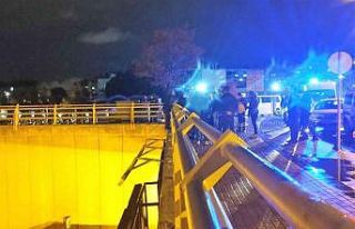 Eşine kızdı, alt geçitten atladı