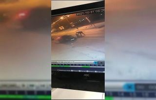Eşini döverek bıçaklama anı kameraya yansıdı