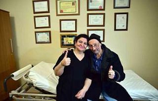 Eşinin karaciğeri ile hayata tutundu