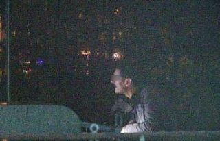 Eşiyle barışmak için köprüde intihara kalkıştı,...