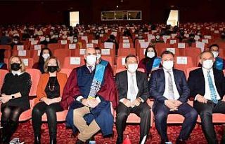 ESOGÜ’lü genç diş hekim adayları beyaz önlükleri...