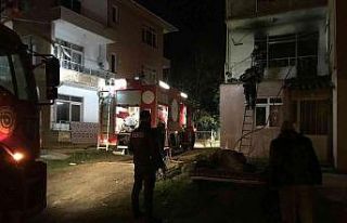 Ev yangını mahalleliyi korkuttu