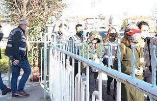 Evlenme vaadiyle dolandırıcılık yapanlar yakalandı