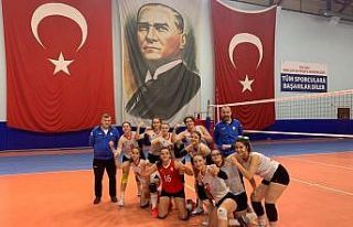 Filenin şimşekleri set vermeden maçı kazandı