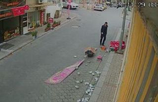 Fırtına cips paketlerini uçurdu