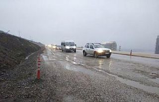 Fırtına ve yağış sonrası karayolu köstebek...