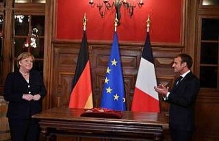 Fransa Cumhurbaşkanı Macron’dan Merkel’e onur...