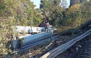 Freni boşalan kamyonun sürücüsü, araçlara çarpmamak...