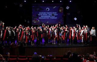 GAÜN Hukuk Fakültesi’nde mezuniyet sevinci