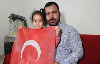 Gaziantep’te bayrak sevgisi kameraya yansıyan kız...