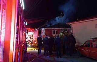 Gediz’de ev yangını; 1 ölü