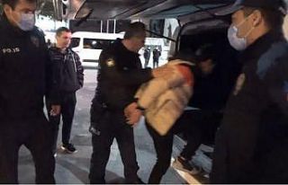 Gençler arasındaki omuz atma kavgasında 1 kişi...