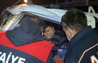 Geri dönüşüm aracı kamyonetle çarpıştı: 3...