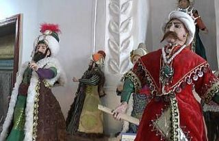 Geri dönüşüm kumaşlarını kullanarak sanat eseri...