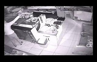Girerken anahtar kullanmadığı pastaneden peluş...