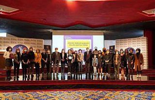 Girişimci Anneler Akademisi’nden mezun olan anneler...