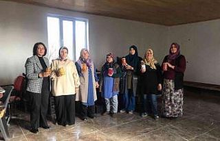 Girişimci kadınlar büyük emekle ürettikleri ürünlerin...