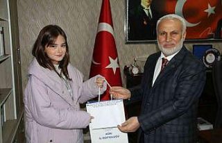 “Göç ve Aile” temalı yarışmada dereceye girenler...