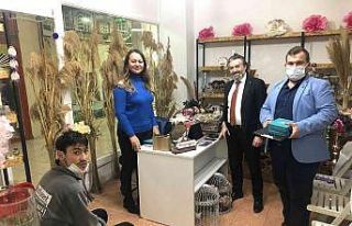 Gönül elçileri, esnafa destek vermeye devam ediyor