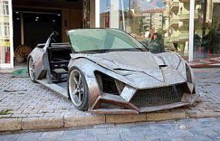 Gören şaştı kaldı, duvarı kırıp kapıyı söktükten...