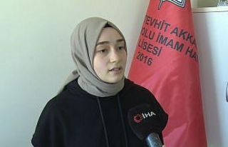 Gül Betül Kutlu, şiir okuma yarışmasında Türkiye...