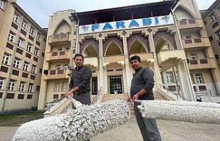 Gündüz okulda, akşam tadilatta çalışıyorlar
