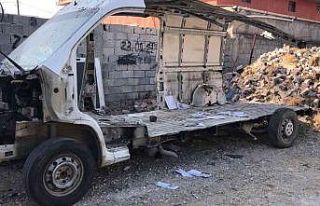 Hacizli araçları parçalayıp, satarken suçüstü...