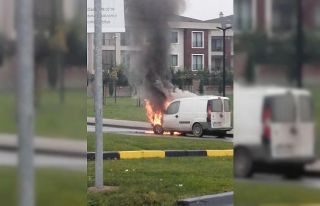 Hafif ticari araç alev topuna döndü