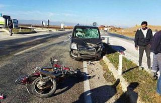 Hafif ticari araçla motosiklet çarpıştı: 1 ölü