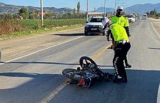 Hafriyat kamyonuna çarpan motosiklet sürücüsü...