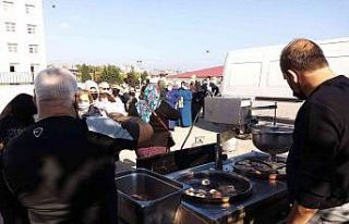 Hastane çalışanlarından 3 bin kişilik lokma hayrı