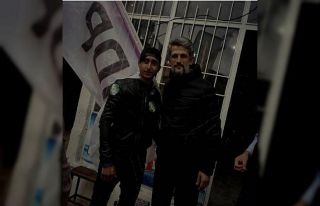HDP’li Garo Paylan ile fotoğraf çektiren çocuk...