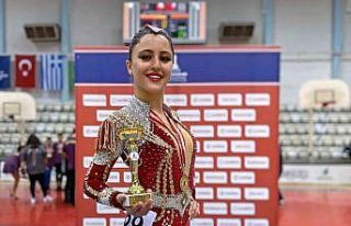 Hem yüzmede hem dansta şampiyonlar