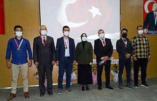 Hisarcık’ta öğretmen ve öğrenciler ödüllendirildi