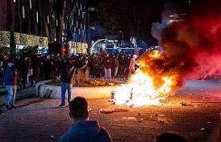 Hollanda’da Covid-19 protestosu çatışmaya dönüştü:...