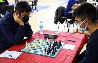 Hünerlerini satranç turnuvasında gösterdiler