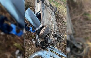 Hurdaya dönen araçtan yaralı kurtuldu