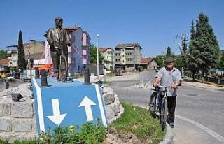 İlçeye bisikletiyle heykeli dikilmişti, hayatını...