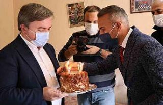 İlk kez doğum günü kutlayan gence Vali Aydoğdu’dan...