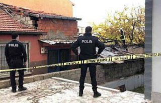 Isparta’da yanan ev kullanılmaz hale geldi