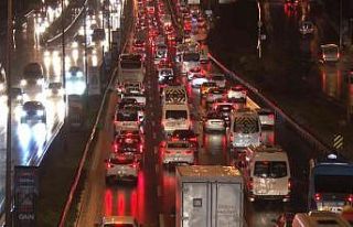 İstanbul’da haftanın ilk iş gününde yağmurla...