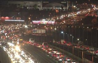 İstanbul’da okullar açıldı, trafik yoğunluğu...