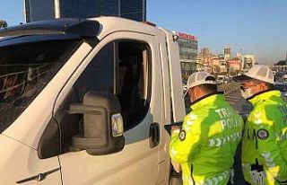 İstanbul’da plakasız çekici denetimden kaçamadı